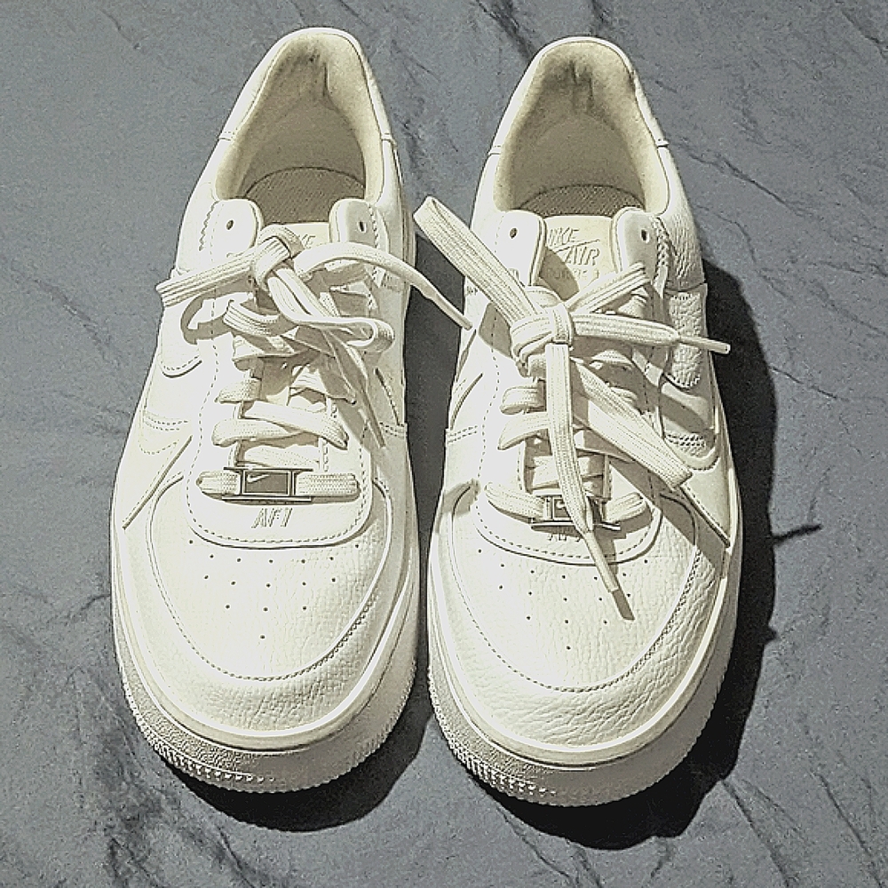 Nike Woman's Air Force 1 size 9, white